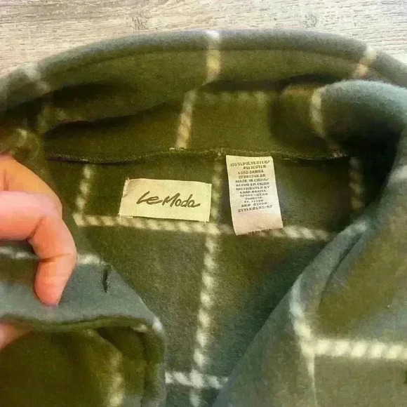 One size fits most fleece shawl - Picture 5 of 5